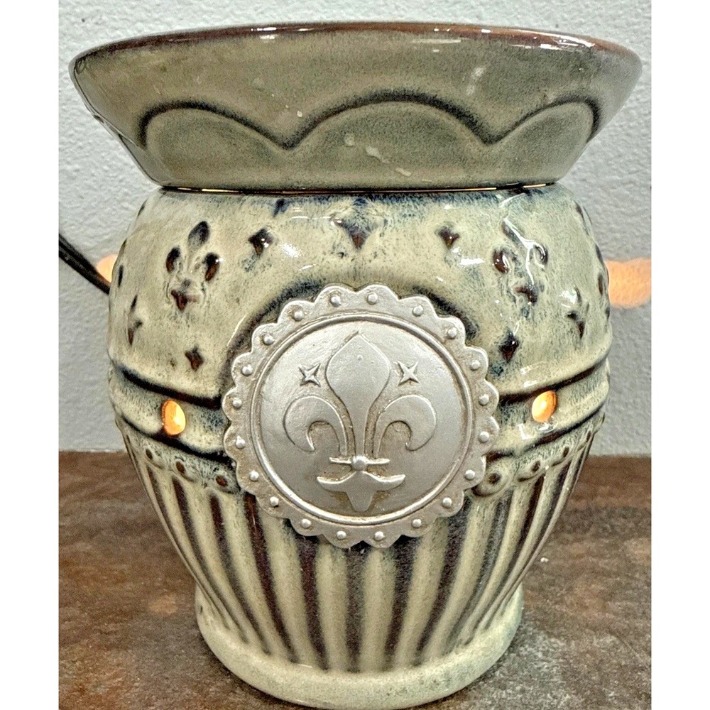 Scentsy Charlemagne DSW-CHRL Wax Warmer Fleur De Lis Retired Imperial EUC